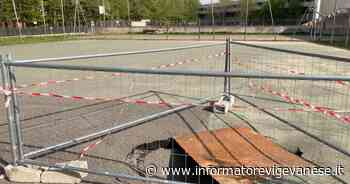 Mortara, una voragine nel campo da calcetto - L'Informatore Vigevanese