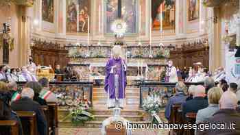«Don Marco, ci mancherai»: il dolore dei fedeli all'ultimo saluto - La Provincia Pavese