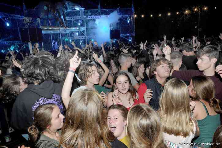 Gemeente gaat strijd aan tegen ‘inpilsen’ door beloning te geven aan wie nuchter toekomt op fuif: “Goed idee, maar...”