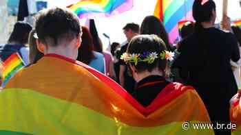 Beschäftigte im Bistum Augsburg fordern "Kirche ohne Angst" - br.de