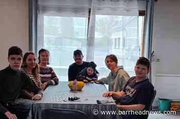 Scout leader helping Ukrainian refugees criticises visa delays as 'abhorrent' - Barrhead News