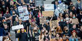 US-Polizist drückt Schwarzen zu Boden und schießt ihm in den Hinterkopf – Proteste gegen Polizeigewalt