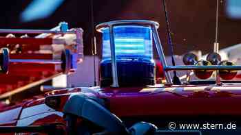 Feuerwehreinsatz: Lagerhalle in Cuxhaven brennt: Halbe Million Euro Schaden - STERN.de