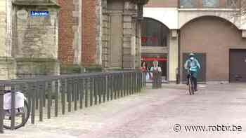 Politie Leuven controleert maaltijdkoeriers, 8 bromfietsen opgedreven: "We krijgen verschillende klachten over hun rijgedrag" - ROB-tv