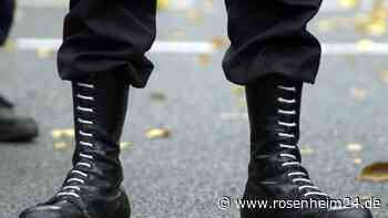 Rosenheimer (48) randaliert – und heißt Polizei mit „Heil Hitler“ willkommen