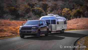2023 Jeep Wagoneer L Stretches Out in NY     - Roadshow