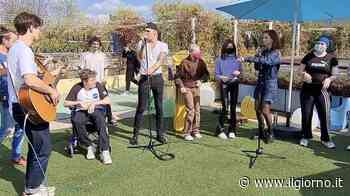 Monza, Achille Lauro e Annalisa al Centro Verga - IL GIORNO