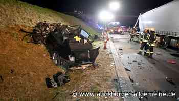 Ulm: Auto schleudert auf A8-Parkplatz in Lkw: Große Suchaktion nach Vermissten | Neu-Ulmer Zeitung - Augsburger Allgemeine