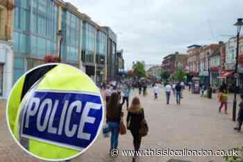Bromley High Street: Teens arrested after alleged robbery