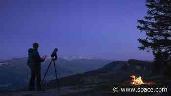 Save up to $300 on this powerful Unistellar eVscope eQuinox telescope from B&H