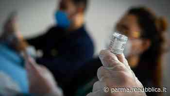 Covid, appello delle Aziende sanitarie di Parma ai "ritardatari" delle terze dosi: inviati migliaia di sms - La Repubblica