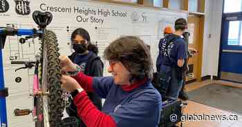 Calgary teens ‘really excited’ to offer bike repairs to neighbourhood - Global News