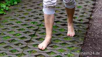 Barfuß-Frau (31) dreht durch – und geht auf Kinder (5 und 17) und Rosenheimer Polizisten los