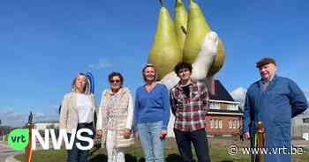 Kunstwerk, hand met peren, onthuld op rotonde in Wellen: "De Wellenaars reageren enthousiast" - VRT NWS