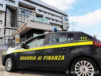 Cestinava documenti per la mole di lavoro, funzionaria arrestata