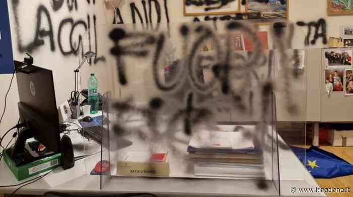 Siena, blitz all'università: scritte fasciste e omofobe - LA NAZIONE