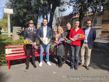 Siena, inaugurata Panchina Rossa contro la violenza di genere all’Antiporto di Camollia - RadioSienaTv