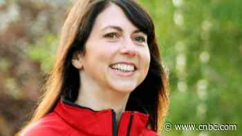 MacKenzie Scott worried about paying rent with 'nickels' she earned waitressing — now she's worth $46 billion - CNBC