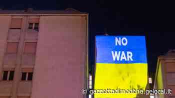 Modena A Palazzo Europa le luci della bandiera ucraina per un'azione di pace - La Gazzetta di Modena