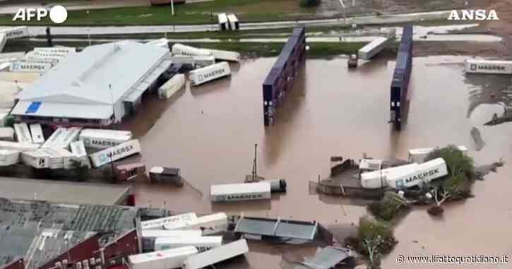 Piogge torrenziali in Sudafrica, il presidente Ramaphosa sorvola le aree colpite: le immagini