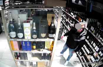 Agropoli, ruba costosi alcolici al Decò Maxistore: caccia al ladro - StileTV