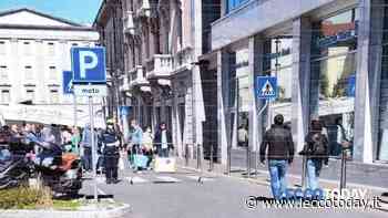 Mercato in centro Lecco: “La transenna colpisce ancora” - LeccoToday