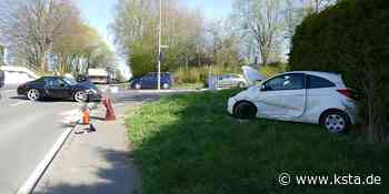 Unfall in Lohmar: Wagen von Straße geschleudert – Zwei Personen nach Kollision verletzt - Kölner Stadt-Anzeiger
