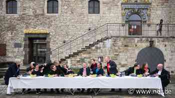 Da Vincis "Abendmahl" mit echten Menschen in Braunschweig - NDR.de