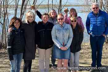 Lacombe FCSS initiative sees teams help with community projects - Lacombe Express