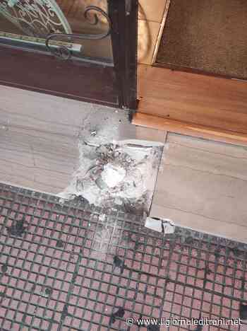 Trani, furto con scasso a negozio di dolci: rubate uova, colombe e peluche - ilgiornaleditrani - Radio Bombo