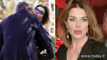 FOTO | Effusioni in strada per Alba Parietti. Chi è il nuovo fidanzato (tenuto segreto) - Today.it