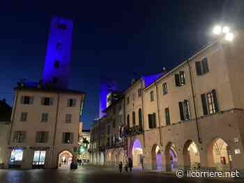 Alba: le torri albesi illuminate di blu per le celebrazioni del trentennale del servizio 118 - Il Corriere di Alba, Bra, Langhe e Roero