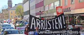 Ostermarsch vom Stadtplatz zum Bahnhof: »Die Waffen nieder!« - Traunsteiner Tagblatt