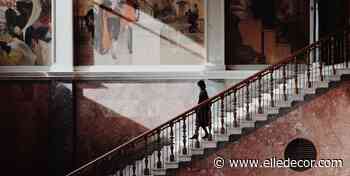 La giacca blu scomparsa da un museo parigino era un'opera d'arte - Elle Decor