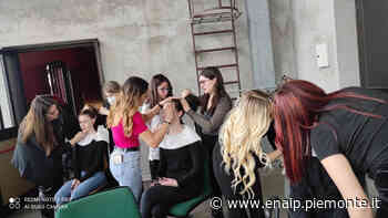 Allieve EnAIP all'opera con trucco e make-up teatrale - EnAIP Piemonte