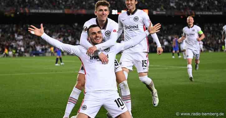 Kostic hisst sein Trikot:  Ein skurriler Abend im Camp Nou