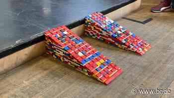 Lego-Rampen in Coburg für eine barrierefreie Bühne - br.de