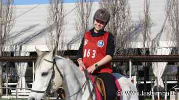Muore a 19 anni a Colleferro in un incidente stradale, gravi i due amici in auto con lei - La Stampa