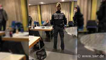 Oberbürgermeister Just verweist Günter Deckert des Saales - SWR Aktuell