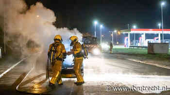 Automobilist rijdt in brandende wagen op A27 bij Eemnes - RTV Utrecht
