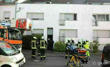 Mann ins Krankenhaus eingeliefert: Feuerwehr rückt zu Brand in Schwarzrheindorf aus - General-Anzeiger Bonn