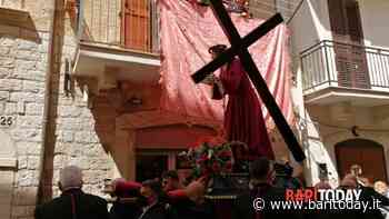 Bari ritrova i riti del Venerdì Santo, la processione dei Misteri sfila nella città vecchia - BariToday