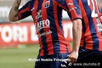 Taranto-Bari: Rossoblu in campo con la maglia celebrativa - Blunote