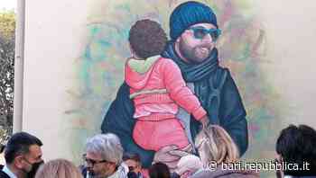 Bari, inaugurato un murale in ricordo di Stefano Fumarulo a cinque anni dalla morte. "Esempio di lotta alla mafia" - La Repubblica