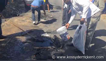 VIDEO: Painful moment as family of 43-year-old gardener, Mhbodazwe Elvis Nyathi, clean blood stains after being murdered by suspected Zimbabweans in Diepsloot - KossyDerrickEnt