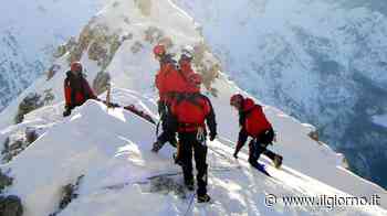 Cuneo, valanga travolge 4 scialpinisti: un morto sotto la neve - IL GIORNO