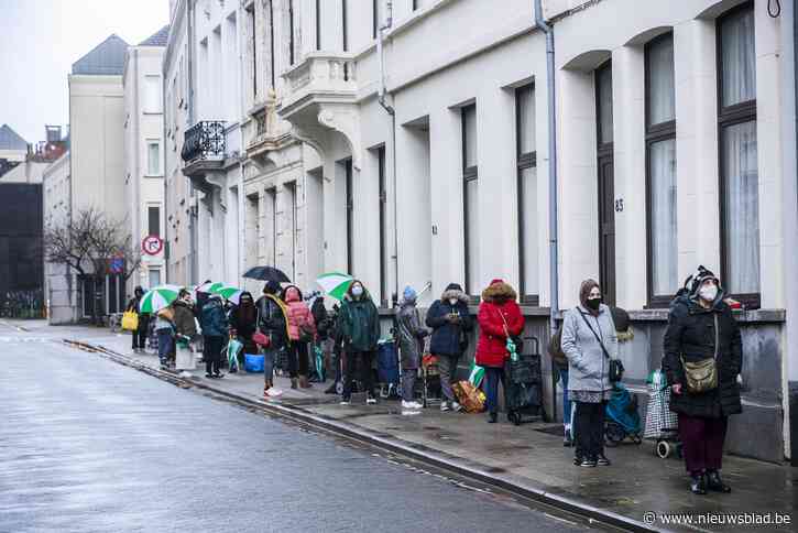 Moeders voor Moeders kampt met nijpend tekort aan kinderkleding en schoolgerei: “We zitten  aan het einde van ons Latijn, er moet hulp komen”