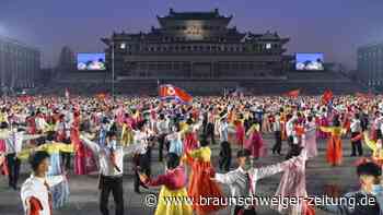 Nordkorea feiert "Tag der Sonne" mit Tänzen und Feuerwerk