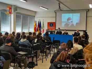 L'incontro tra Polizia di Stato e gli studenti di Foligno sul cyberbullismo - Foligno Oggi