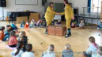 Theaterspaß für Erstklässler - Zwei Könige zu Besuch in der Zellerschule Nagold - Schwarzwälder Bote